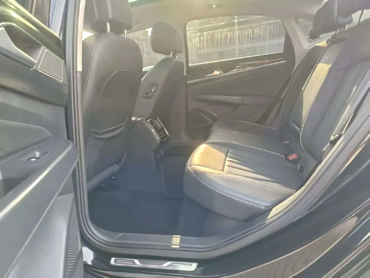 2024 Volkswagen Passat 2.0T 220HP L4 7DCT,autocango,china used car exporter,china ev exporter,chinese used car exporter,chinese used ev exporter