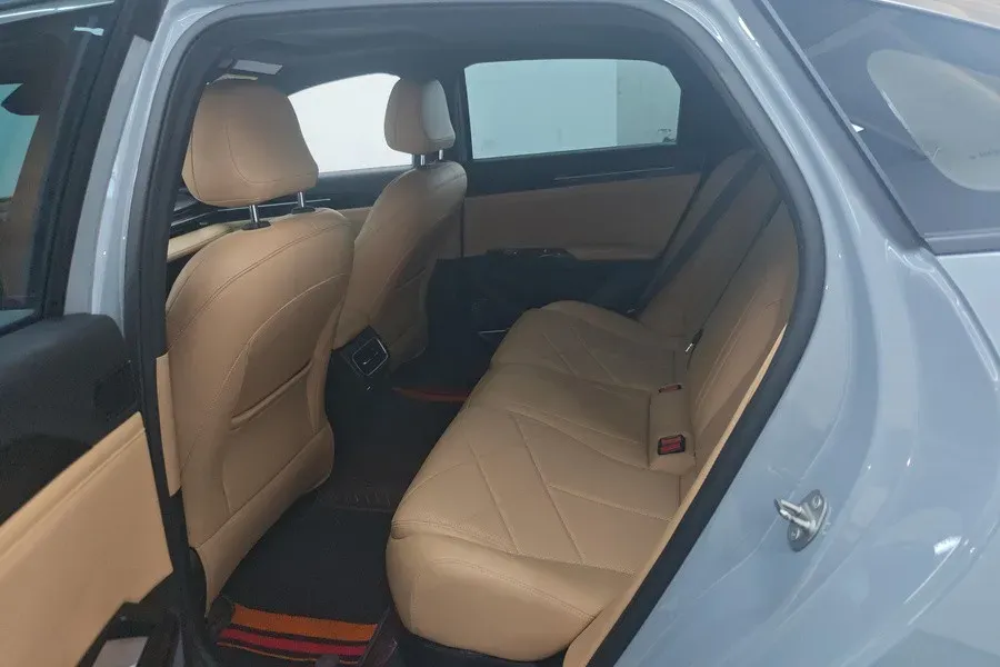 2024 Geely Galaxy L6 1.5T 163HP L4 3DHT PHEV,autocango,china used car exporter,china ev exporter,chinese used car exporter,chinese used ev exporter