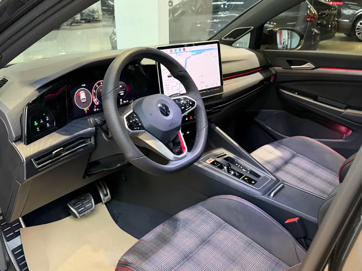 2025 Volkswagen GolfGTI 2.0T 220HP L4 7DCT,autocango,china used car exporter,china ev exporter,chinese used car exporter,chinese used ev exporter