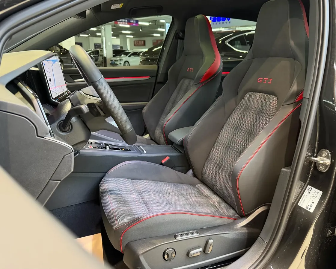 2025 Volkswagen GolfGTI 2.0T 220HP L4 7DCT,autocango,china used car exporter,china ev exporter,chinese used car exporter,chinese used ev exporter