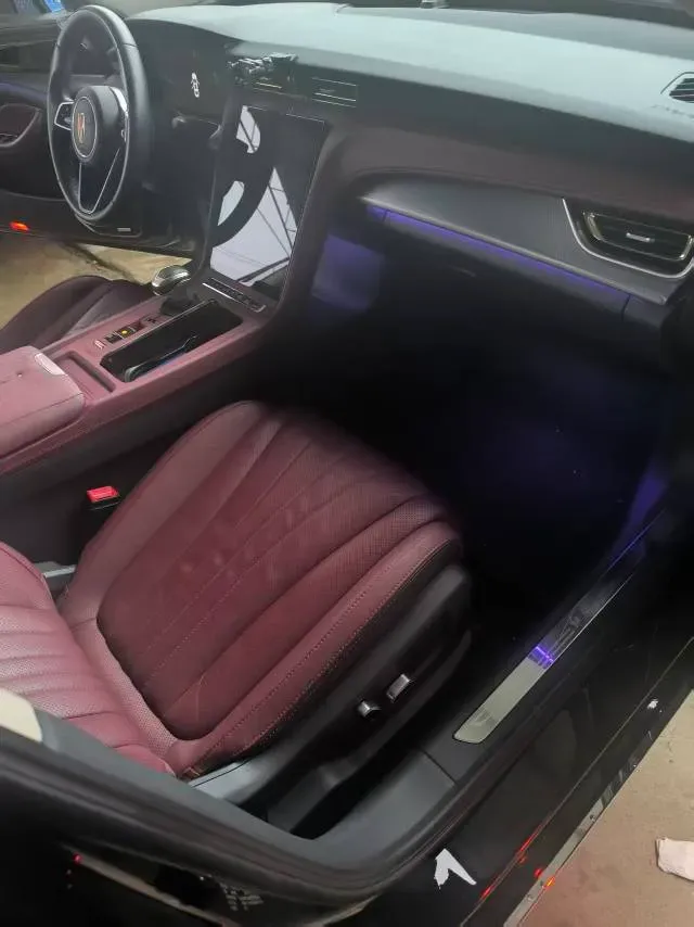 2024 HongQi H5 2.0T 224HP L4 8AT,autocango,china used car exporter,china ev exporter,chinese used car exporter,chinese used ev exporter