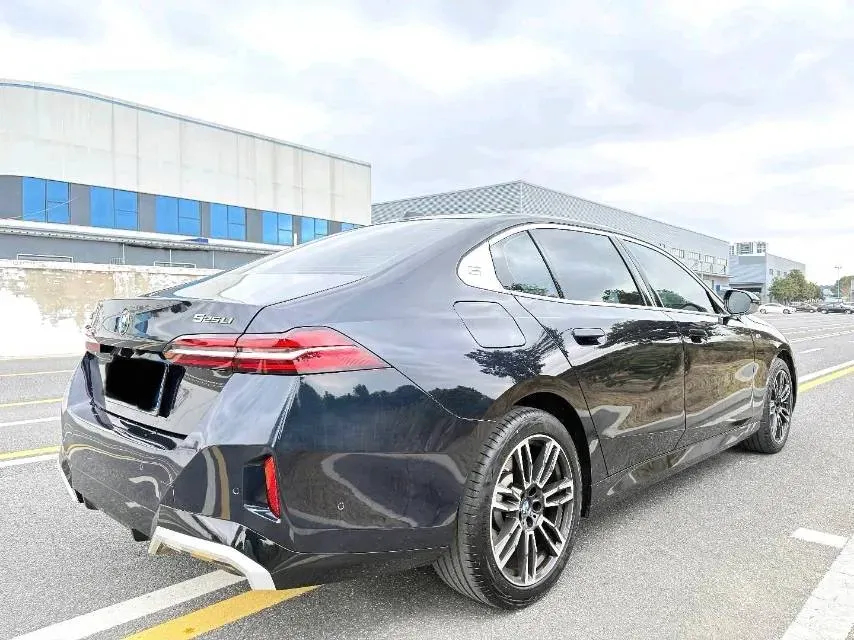 2025 BMW 5 Series 2.0T 190HP L4 8AT,autocango,china used car exporter,china ev exporter,chinese used car exporter,chinese used ev exporter
