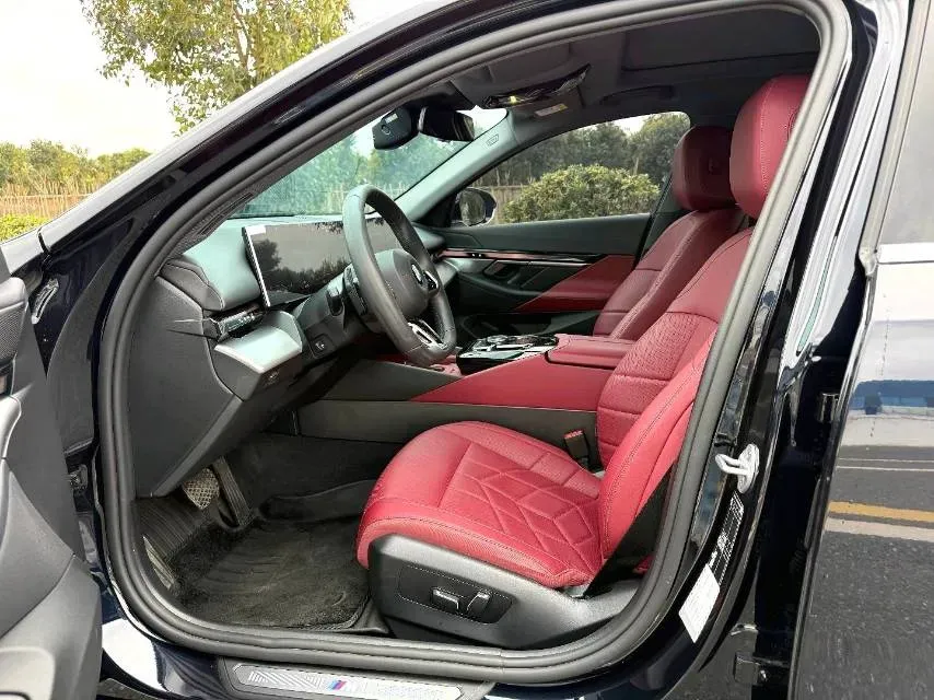 2025 BMW 5 Series 2.0T 190HP L4 8AT,autocango,china used car exporter,china ev exporter,chinese used car exporter,chinese used ev exporter