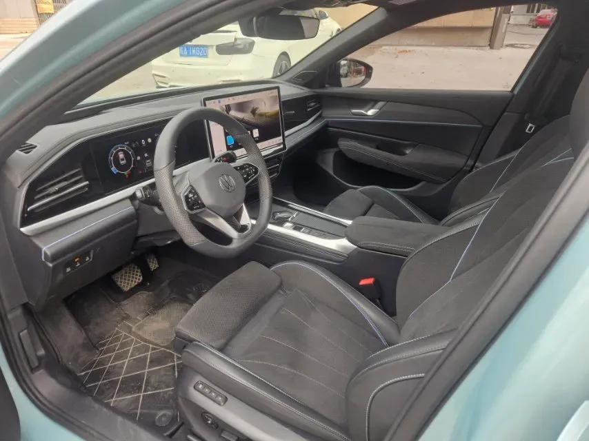 2025 Volkswagen Passat 2.0T 220HP L4 7DCT,autocango,china used car exporter,china ev exporter,chinese used car exporter,chinese used ev exporter