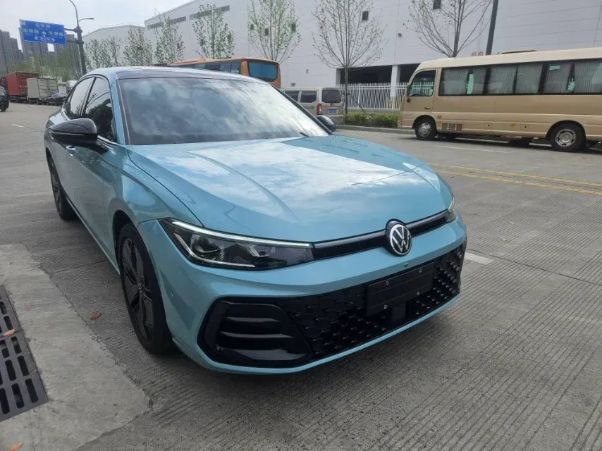 2025 Volkswagen Passat 2.0T 220HP L4 7DCT,autocango,china used car exporter,china ev exporter,chinese used car exporter,chinese used ev exporter