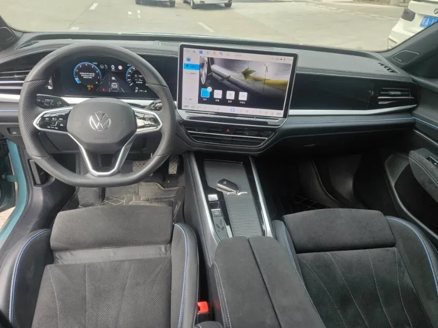 2025 Volkswagen Passat 2.0T 220HP L4 7DCT,autocango,china used car exporter,china ev exporter,chinese used car exporter,chinese used ev exporter