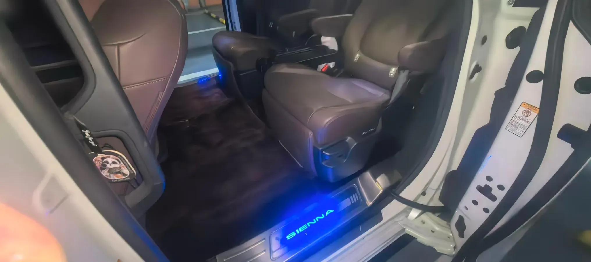 2023 Toyota Sienna 2.5L 189HP L4 E-CVT Hybrid,autocango,china used car exporter,china ev exporter,chinese used car exporter,chinese used ev exporter