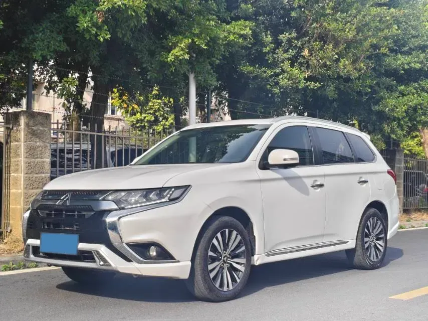 2021 Mitsubishi Outlander 2.4L 192HP L4 CVT,autocango,china used car exporter,china ev exporter,chinese used car exporter,chinese used ev exporter