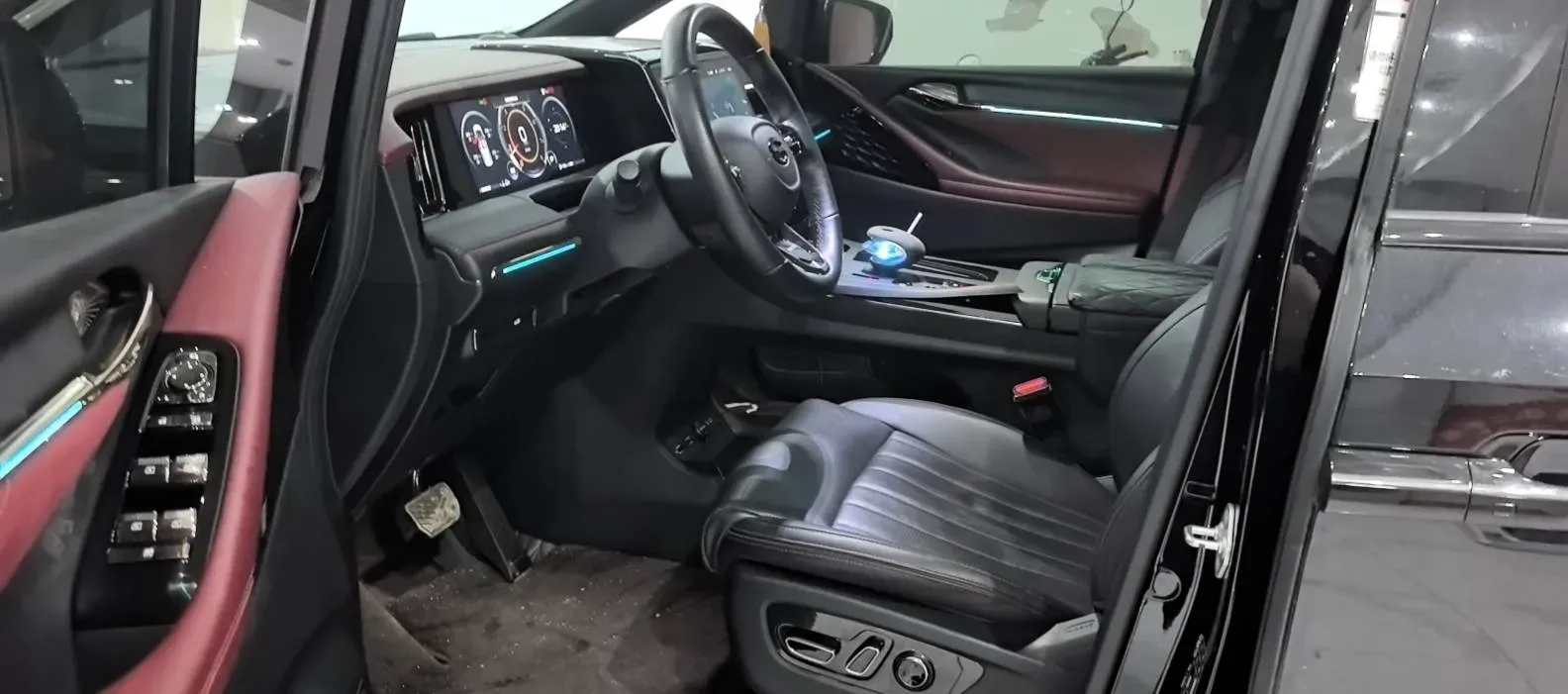 2023 GAC Trumpchi M8 2.0T 252HP L4 8AT,autocango,china used car exporter,china ev exporter,chinese used car exporter,chinese used ev exporter