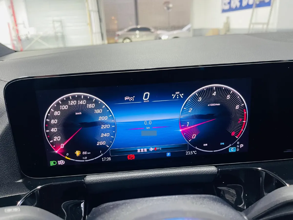 2024 Mercedes-Benz GLA Class 2.0T 190HP L4 8DCT,autocango,china used car exporter,china ev exporter,chinese used car exporter,chinese used ev exporter