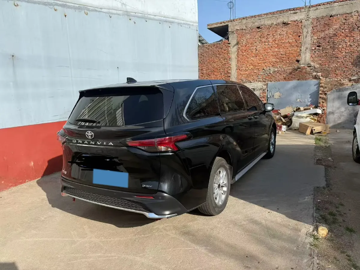2024 Toyota Granvia 2.5L 189HP L4 E-CVT Hybrid,autocango,china used car exporter,china ev exporter,chinese used car exporter,chinese used ev exporter