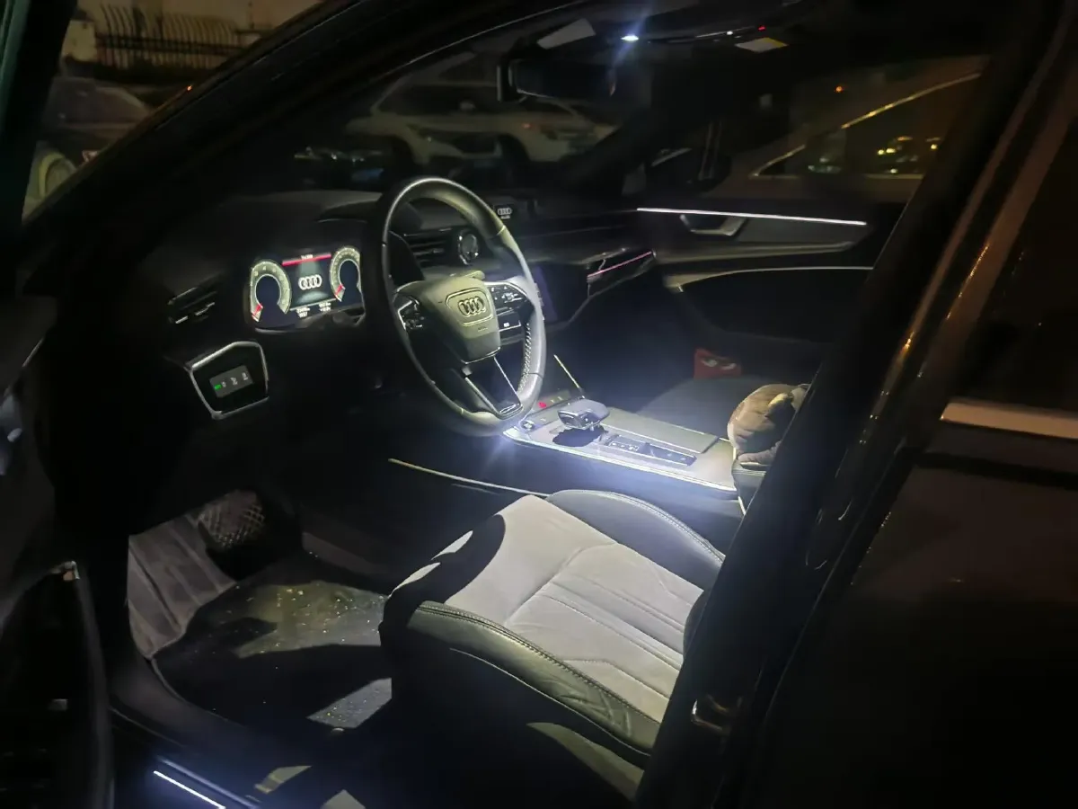 2022 Audi A6L 2.0T 224HP L4 7DCT,autocango,china used car exporter,china ev exporter,chinese used car exporter,chinese used ev exporter