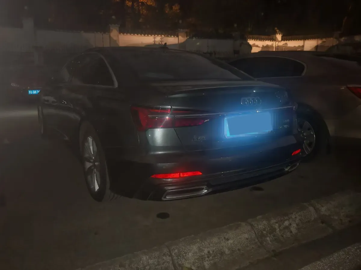 2022 Audi A6L 2.0T 224HP L4 7DCT,autocango,china used car exporter,china ev exporter,chinese used car exporter,chinese used ev exporter