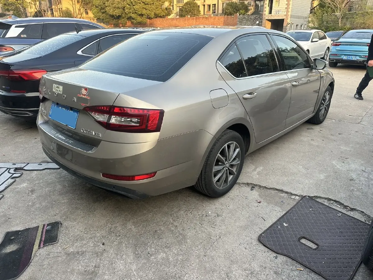 2019 Skoda Octavia 1.5L 116HP L4 6AT,autocango,china used car exporter,china ev exporter,chinese used car exporter,chinese used ev exporter
