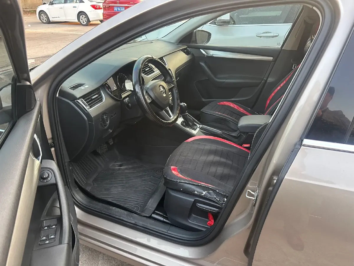 2019 Skoda Octavia 1.5L 116HP L4 6AT,autocango,china used car exporter,china ev exporter,chinese used car exporter,chinese used ev exporter