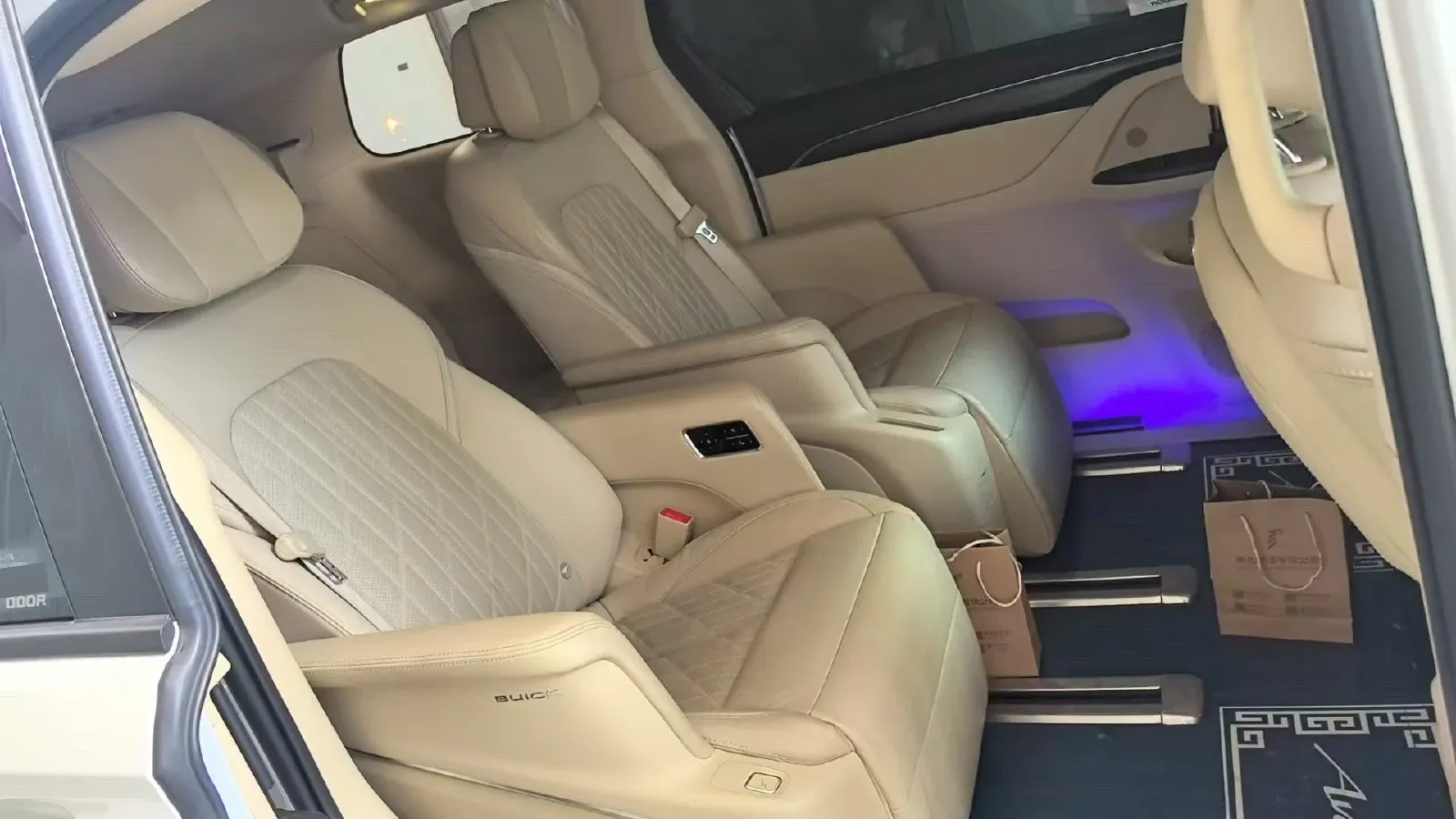 2022 Buick GL8 2.0T 237HP L4 9AT,autocango,china used car exporter,china ev exporter,chinese used car exporter,chinese used ev exporter