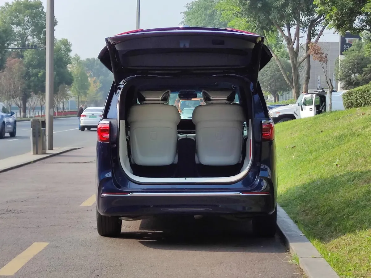 2021 Buick GL8 2.0T 237HP L4 9AT,autocango,china used car exporter,china ev exporter,chinese used car exporter,chinese used ev exporter