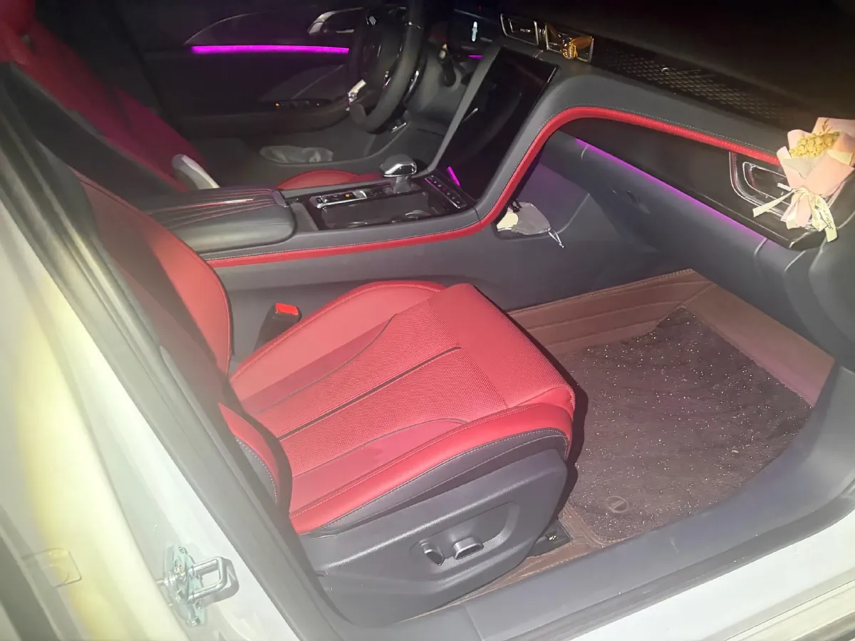 2025 HongQi H6 2.0T 252HP L4 8AT,autocango,china used car exporter,china ev exporter,chinese used car exporter,chinese used ev exporter