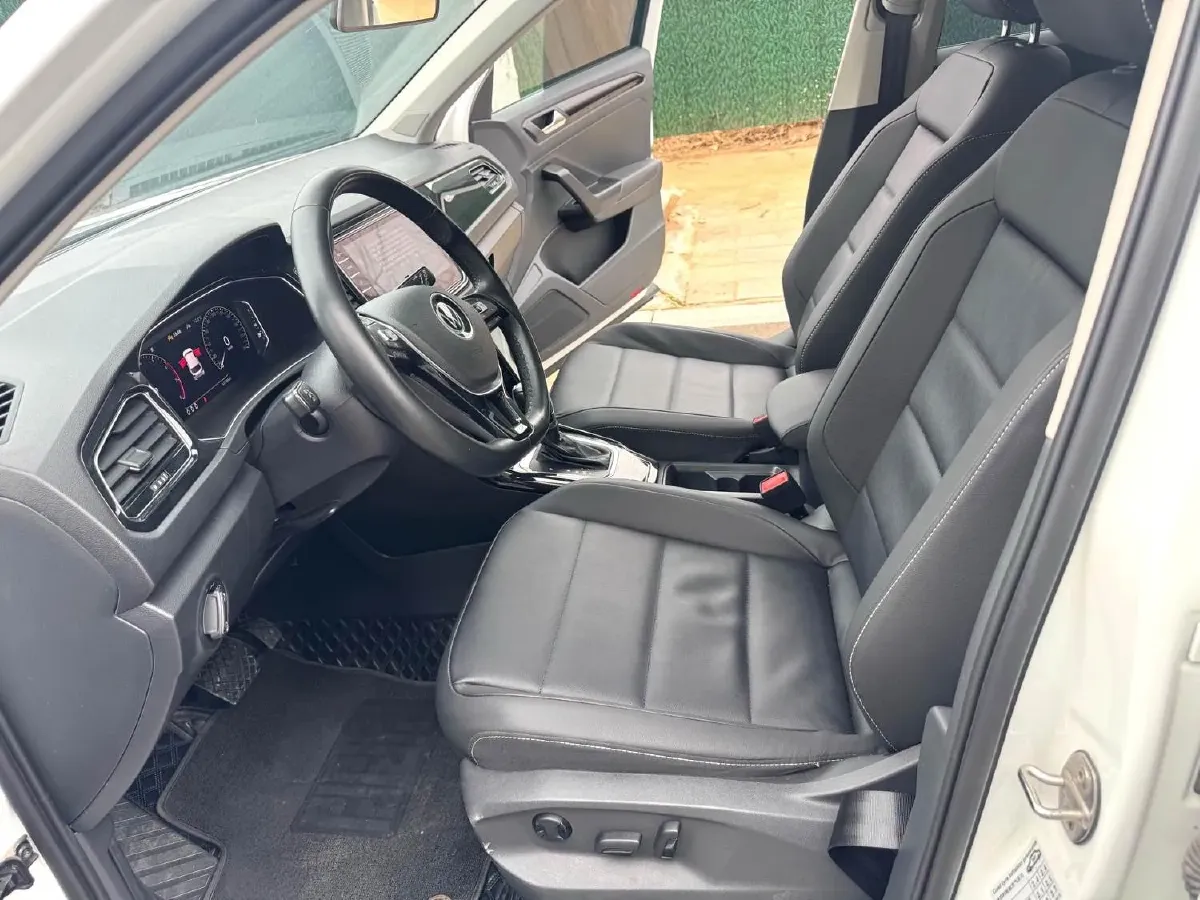 2022 Volkswagen T-Roc 1.4T 150HP L4 7DCT,autocango,china used car exporter,china ev exporter,chinese used car exporter,chinese used ev exporter