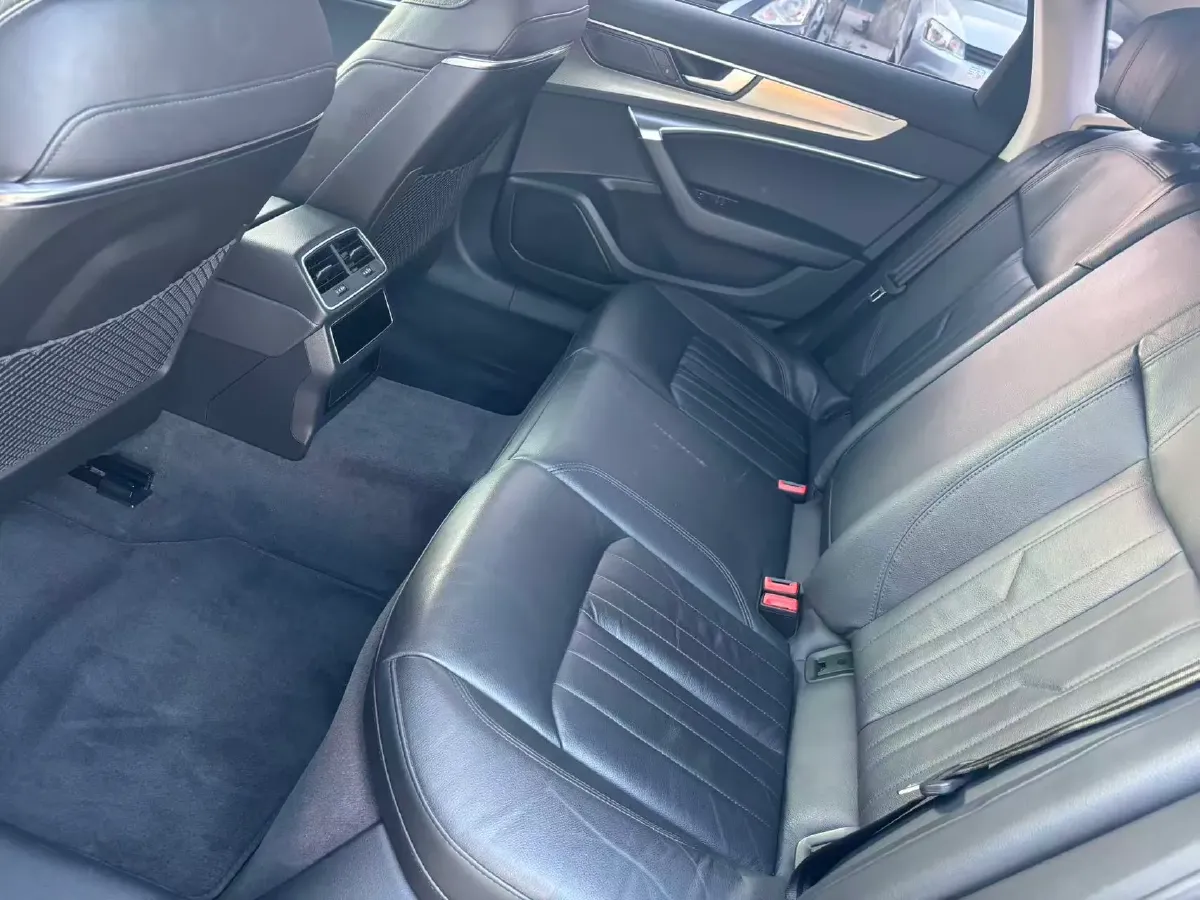 2020 Audi A6L 2.0T 224HP L4 7DCT,autocango,china used car exporter,china ev exporter,chinese used car exporter,chinese used ev exporter