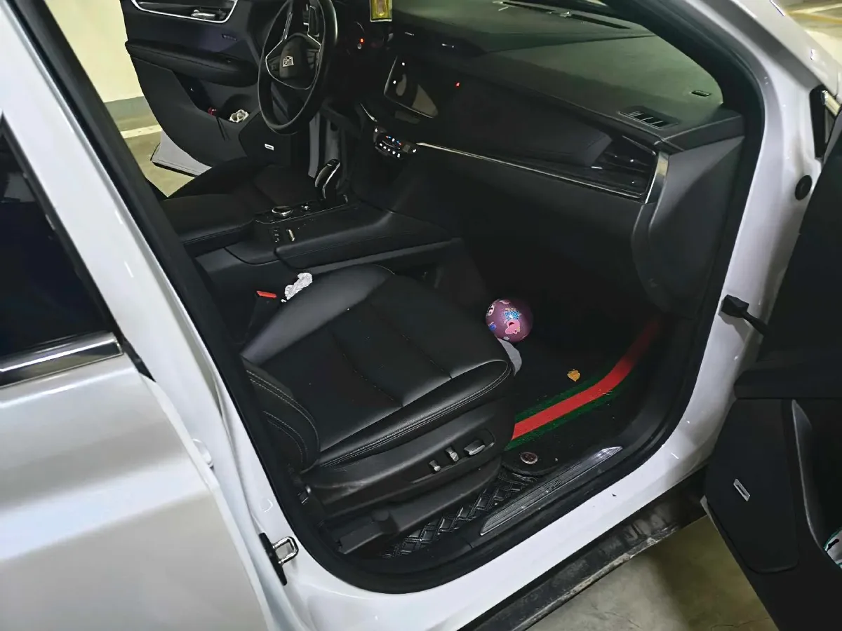 2022 Cadillac XT5 2.0T 237HP L4 9AT,autocango,china used car exporter,china ev exporter,chinese used car exporter,chinese used ev exporter