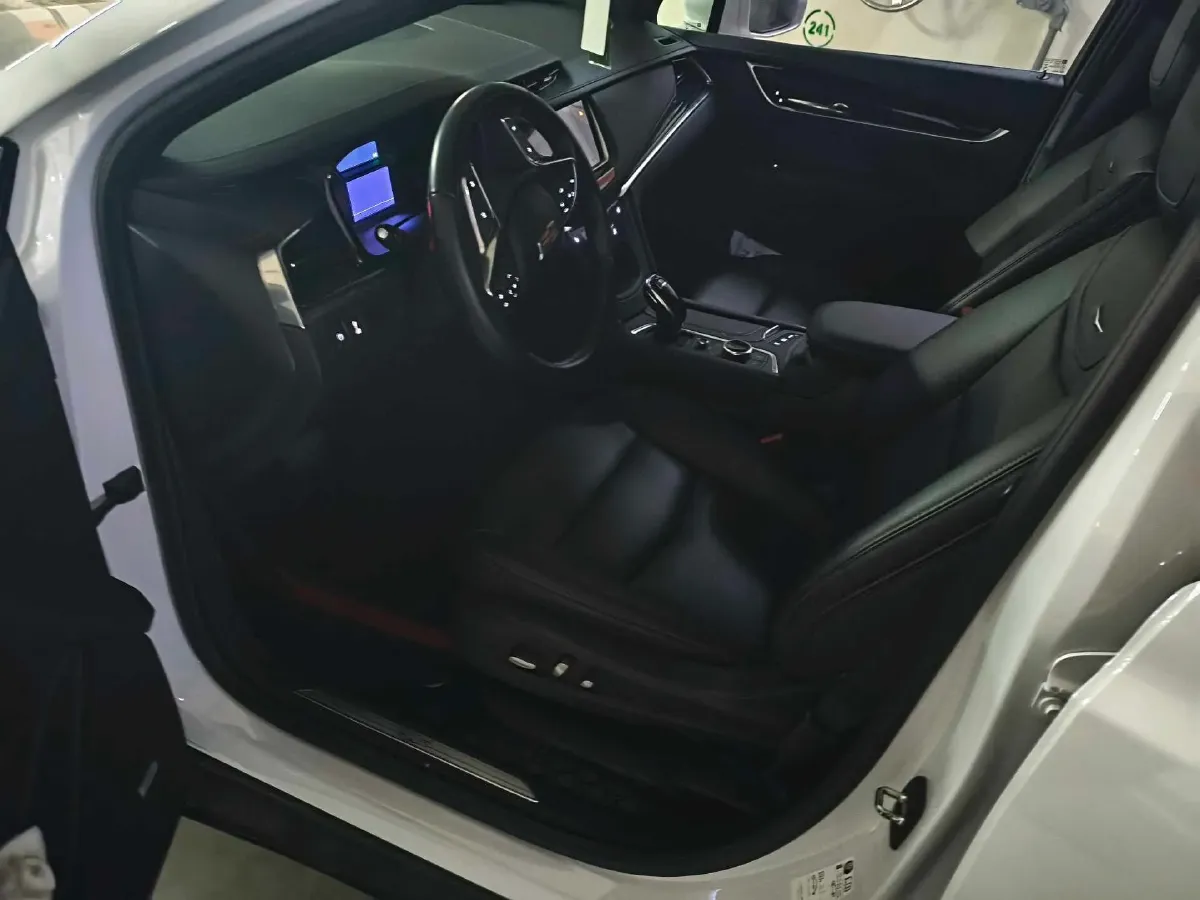 2022 Cadillac XT5 2.0T 237HP L4 9AT,autocango,china used car exporter,china ev exporter,chinese used car exporter,chinese used ev exporter