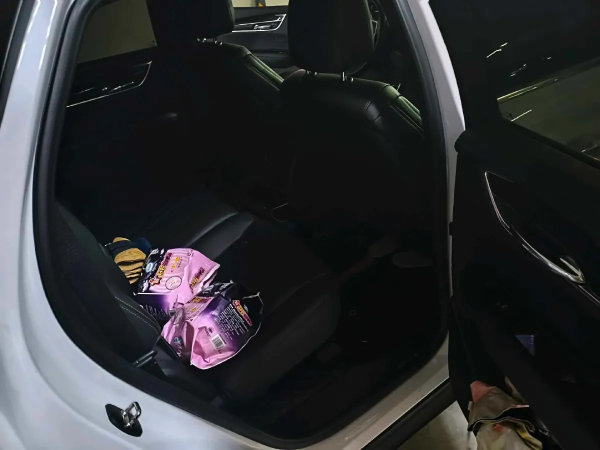 2022 Cadillac XT5 2.0T 237HP L4 9AT,autocango,china used car exporter,china ev exporter,chinese used car exporter,chinese used ev exporter