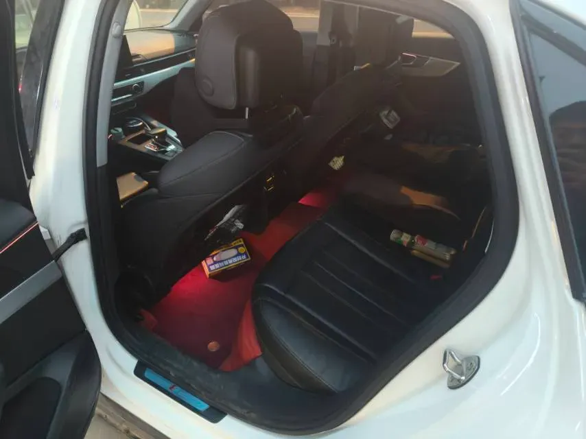 2022 Audi A4L 2.0T 190HP L4 7DCT,autocango,china used car exporter,china ev exporter,chinese used car exporter,chinese used ev exporter