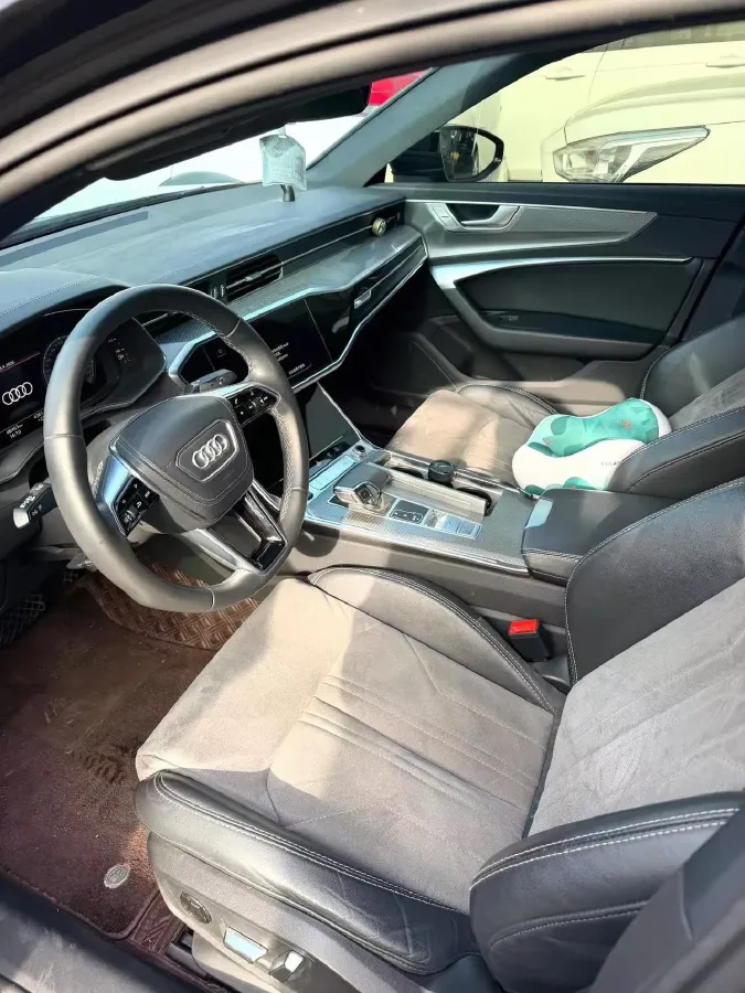 2023 Audi A6L 2.0T 245HP L4 7DCT,autocango,china used car exporter,china ev exporter,chinese used car exporter,chinese used ev exporter