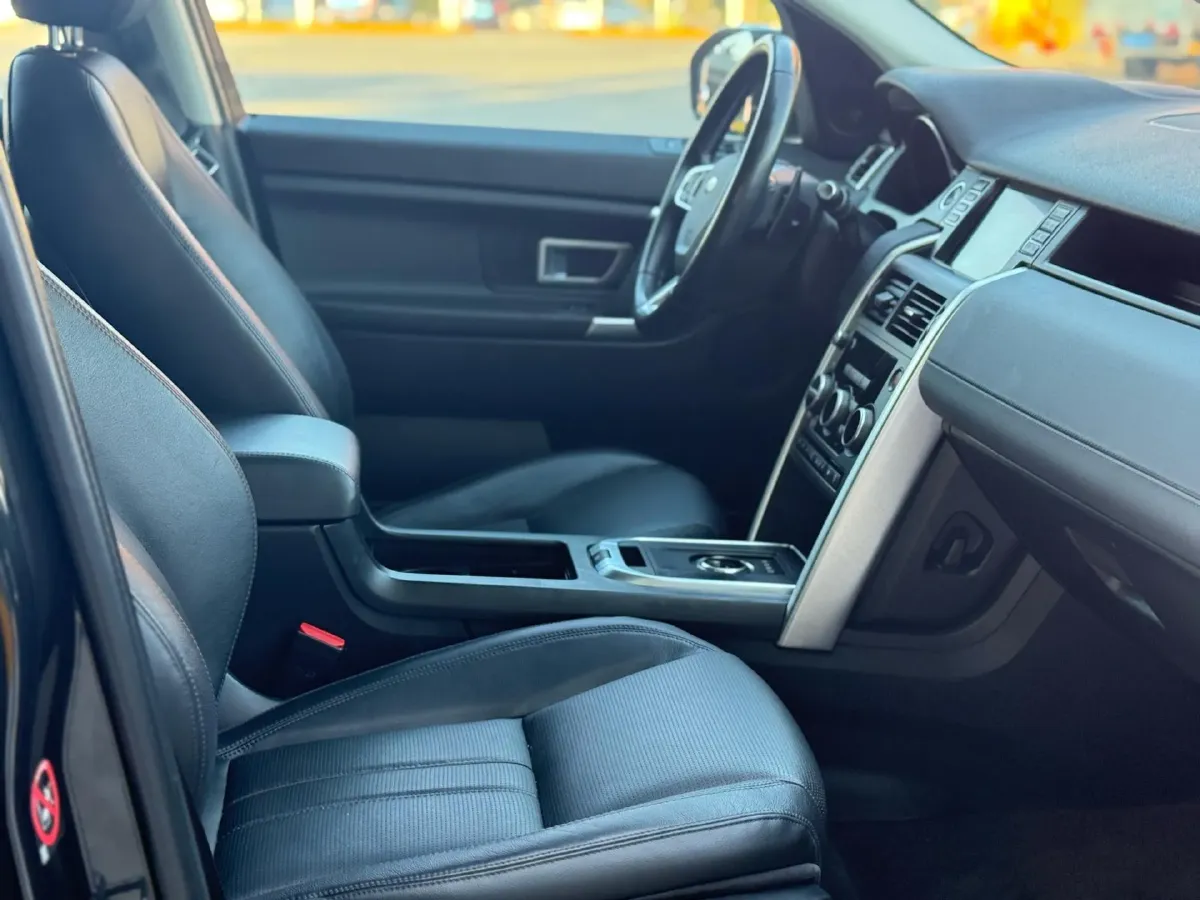 2017 Land Rover Discovery Sport 2.0T 241HP L4 9AT,autocango,china used car exporter,china ev exporter,chinese used car exporter,chinese used ev exporter