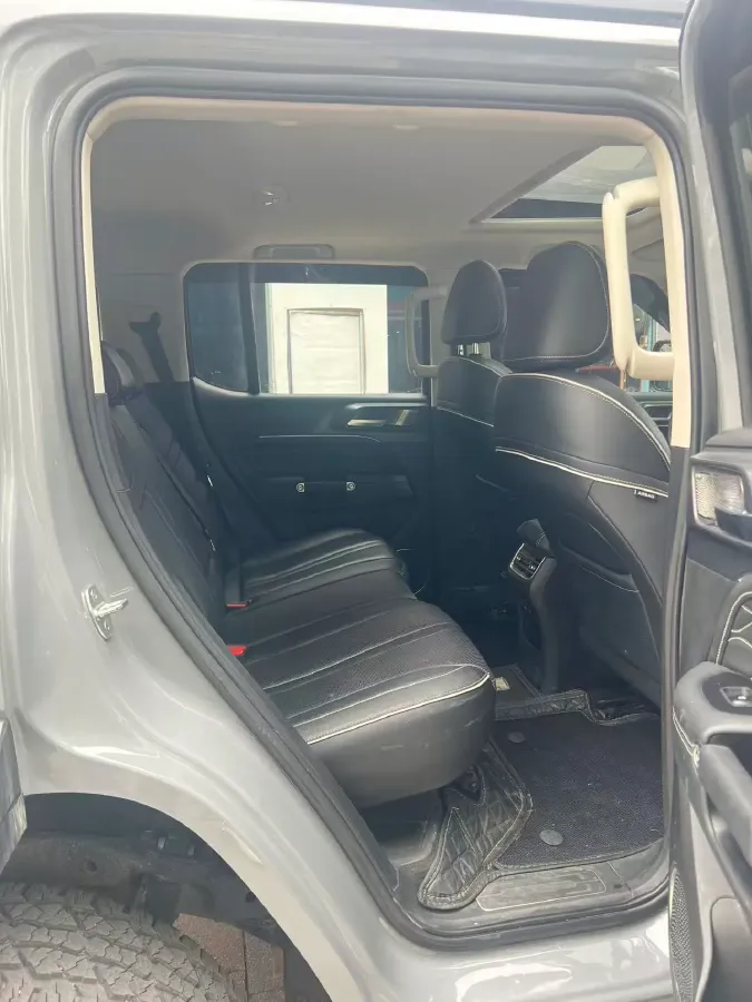 2024 Tank 300 2.0T 227HP L4 8AT,autocango,china used car exporter,china ev exporter,chinese used car exporter,chinese used ev exporter