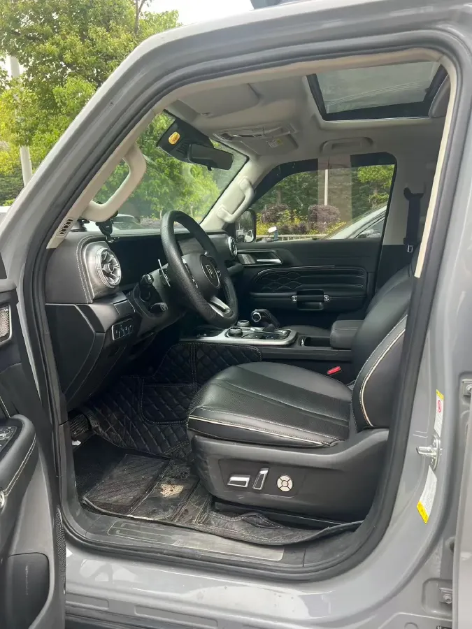 2024 Tank 300 2.0T 227HP L4 8AT,autocango,china used car exporter,china ev exporter,chinese used car exporter,chinese used ev exporter