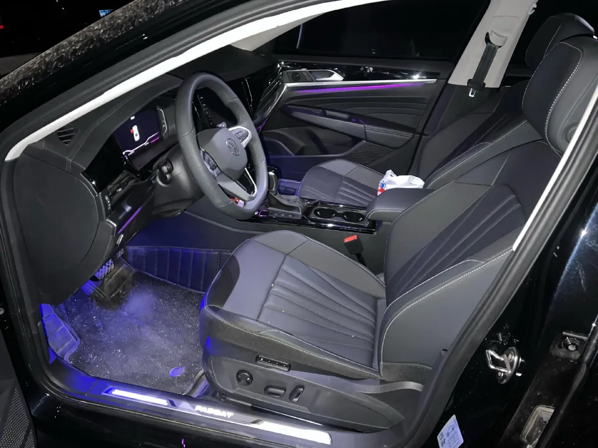 2025 Volkswagen Passat 2.0T 220HP L4 7DCT,autocango,china used car exporter,china ev exporter,chinese used car exporter,chinese used ev exporter