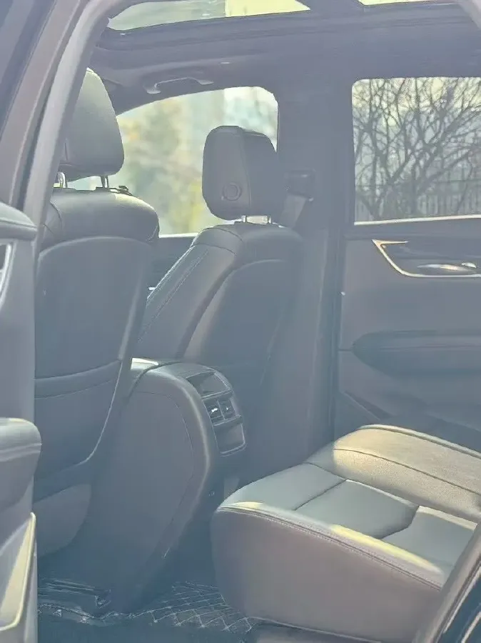 2020 Cadillac XT5 2.0T 237HP L4 9AT,autocango,china used car exporter,china ev exporter,chinese used car exporter,chinese used ev exporter