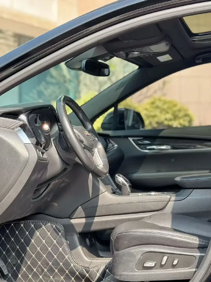 2020 Cadillac XT5 2.0T 237HP L4 9AT,autocango,china used car exporter,china ev exporter,chinese used car exporter,chinese used ev exporter