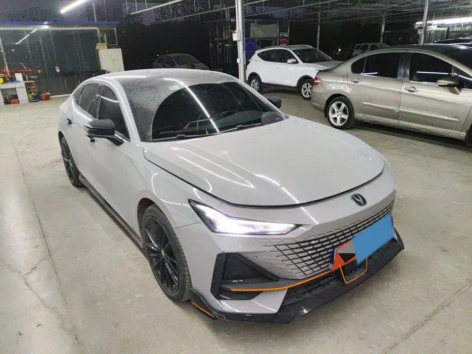 2022 ChangAn UNI-V 1.5T 188HP L4 7DCT,autocango,china used car exporter,china ev exporter,chinese used car exporter,chinese used ev exporter