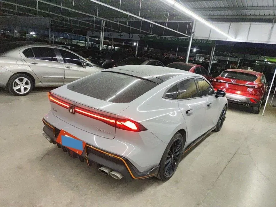 2022 ChangAn UNI-V 1.5T 188HP L4 7DCT,autocango,china used car exporter,china ev exporter,chinese used car exporter,chinese used ev exporter