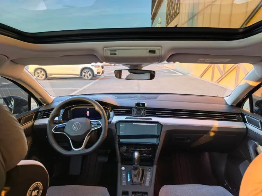 2025 Volkswagen Magotan 2.0T 186HP L4 7DCT,autocango,china used car exporter,china ev exporter,chinese used car exporter,chinese used ev exporter