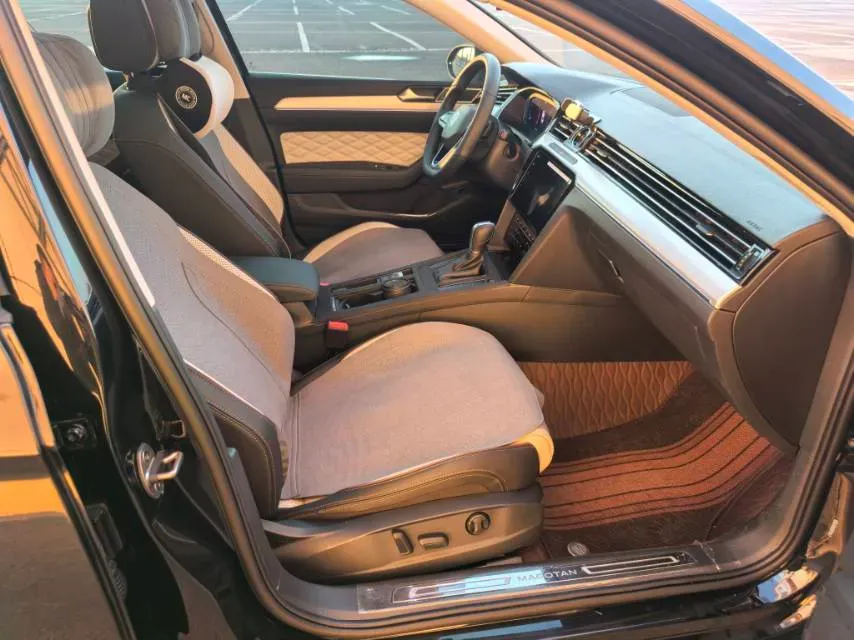 2025 Volkswagen Magotan 2.0T 186HP L4 7DCT,autocango,china used car exporter,china ev exporter,chinese used car exporter,chinese used ev exporter