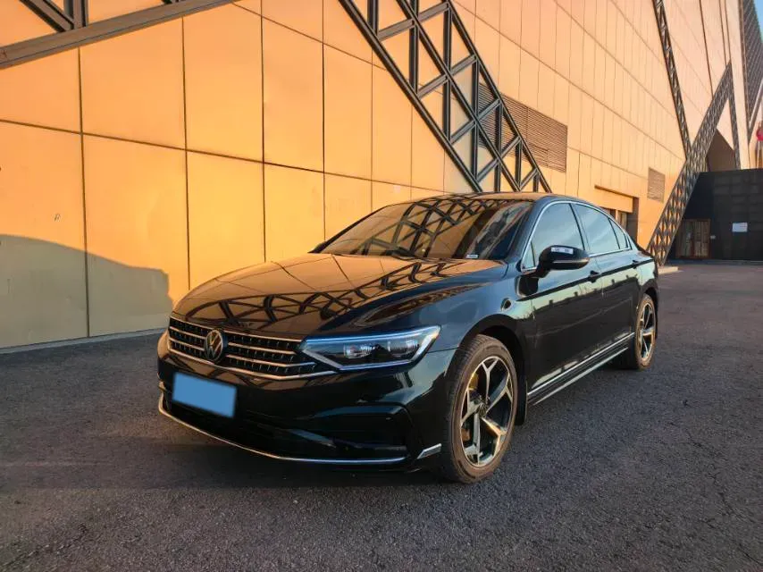 2025 Volkswagen Magotan 2.0T 186HP L4 7DCT,autocango,china used car exporter,china ev exporter,chinese used car exporter,chinese used ev exporter