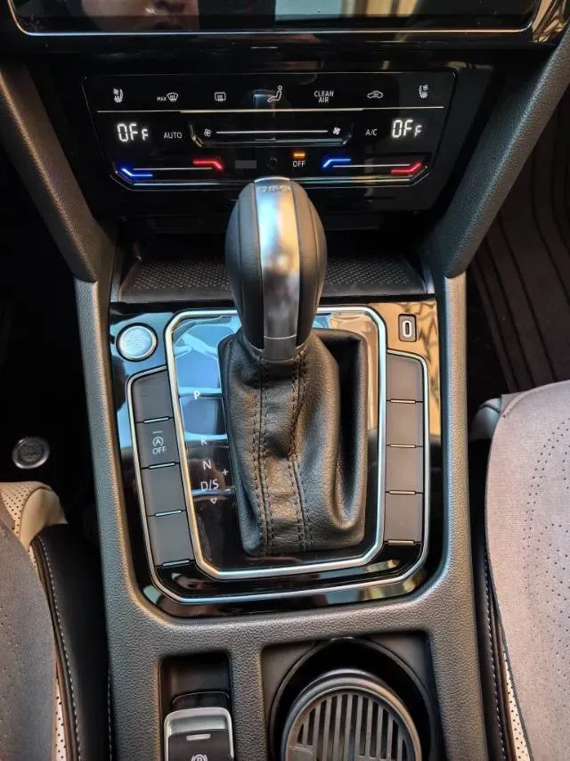 2025 Volkswagen Magotan 2.0T 186HP L4 7DCT,autocango,china used car exporter,china ev exporter,chinese used car exporter,chinese used ev exporter