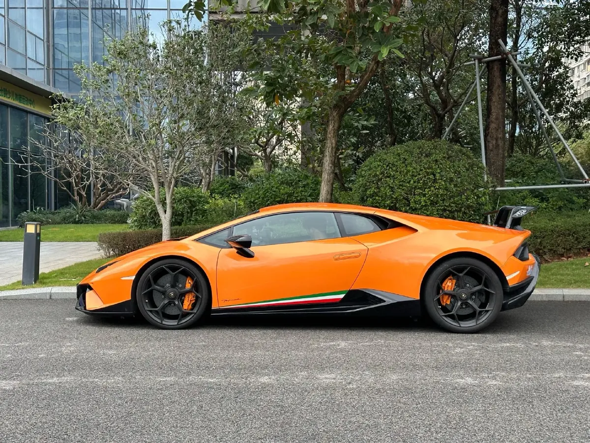 2017 Lamborghini Huracán 5.2L 640HP V10 7DCT,autocango,china used car exporter,china ev exporter,chinese used car exporter,chinese used ev exporter