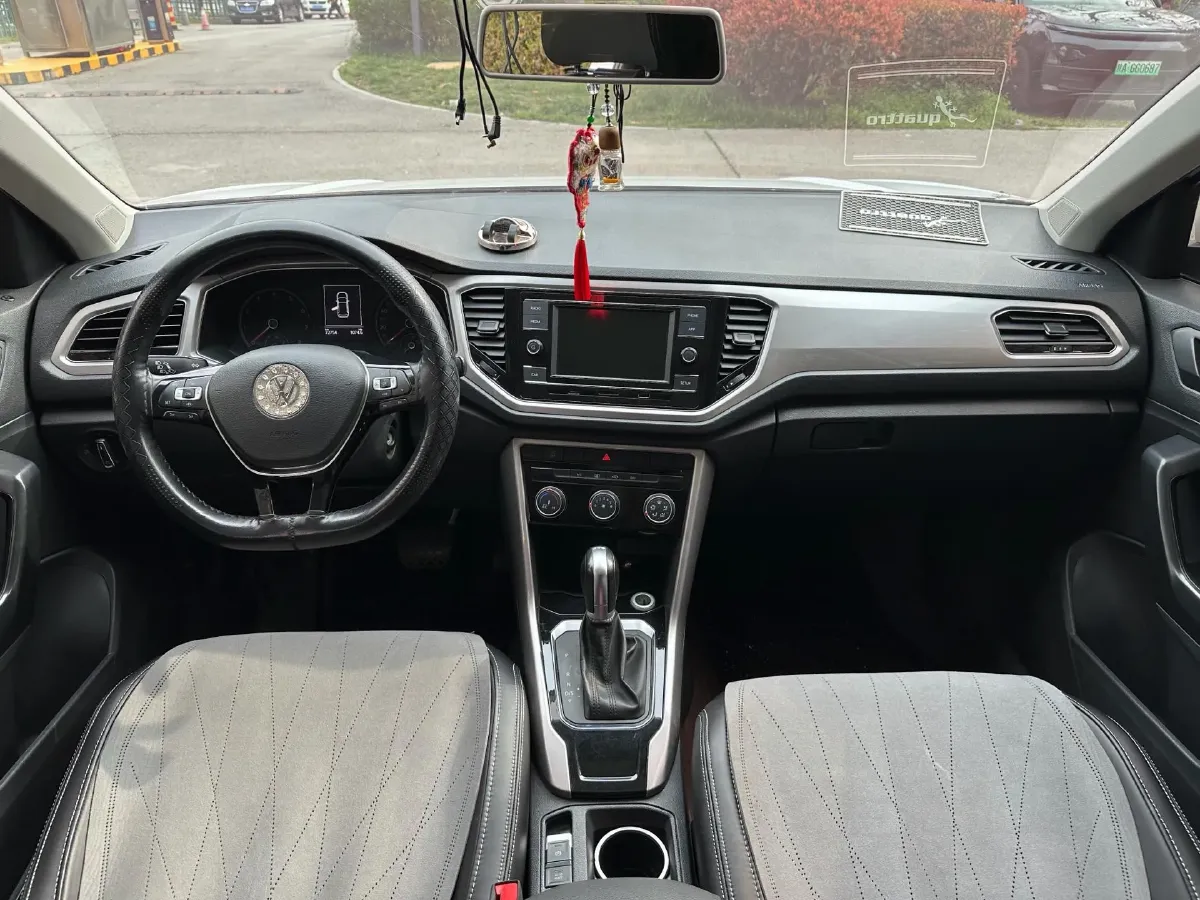 2020 Volkswagen T-Roc 1.4T 150HP L4 7DCT,autocango,china used car exporter,china ev exporter,chinese used car exporter,chinese used ev exporter