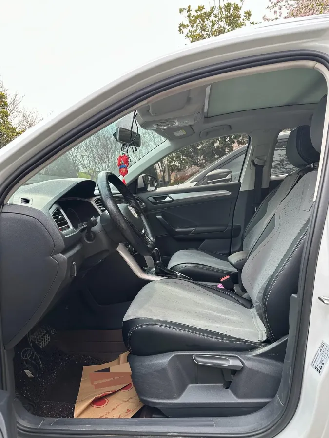 2020 Volkswagen T-Roc 1.4T 150HP L4 7DCT,autocango,china used car exporter,china ev exporter,chinese used car exporter,chinese used ev exporter
