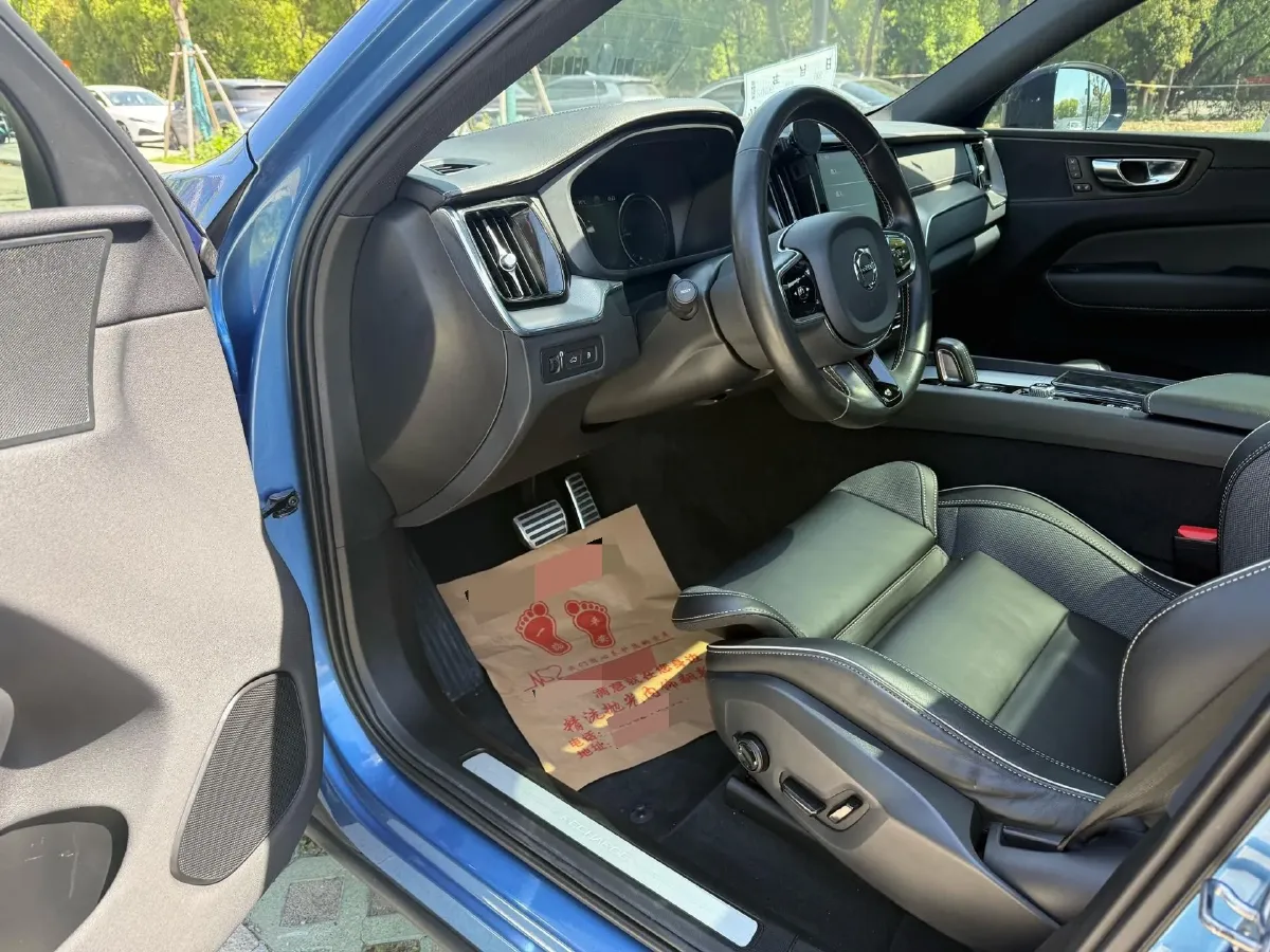 2021 Volvo XC60 PHEV 2.0T 303HP L4 8AT PHEV 11.6KWH,autocango,china used car exporter,china ev exporter,chinese used car exporter,chinese used ev exporter