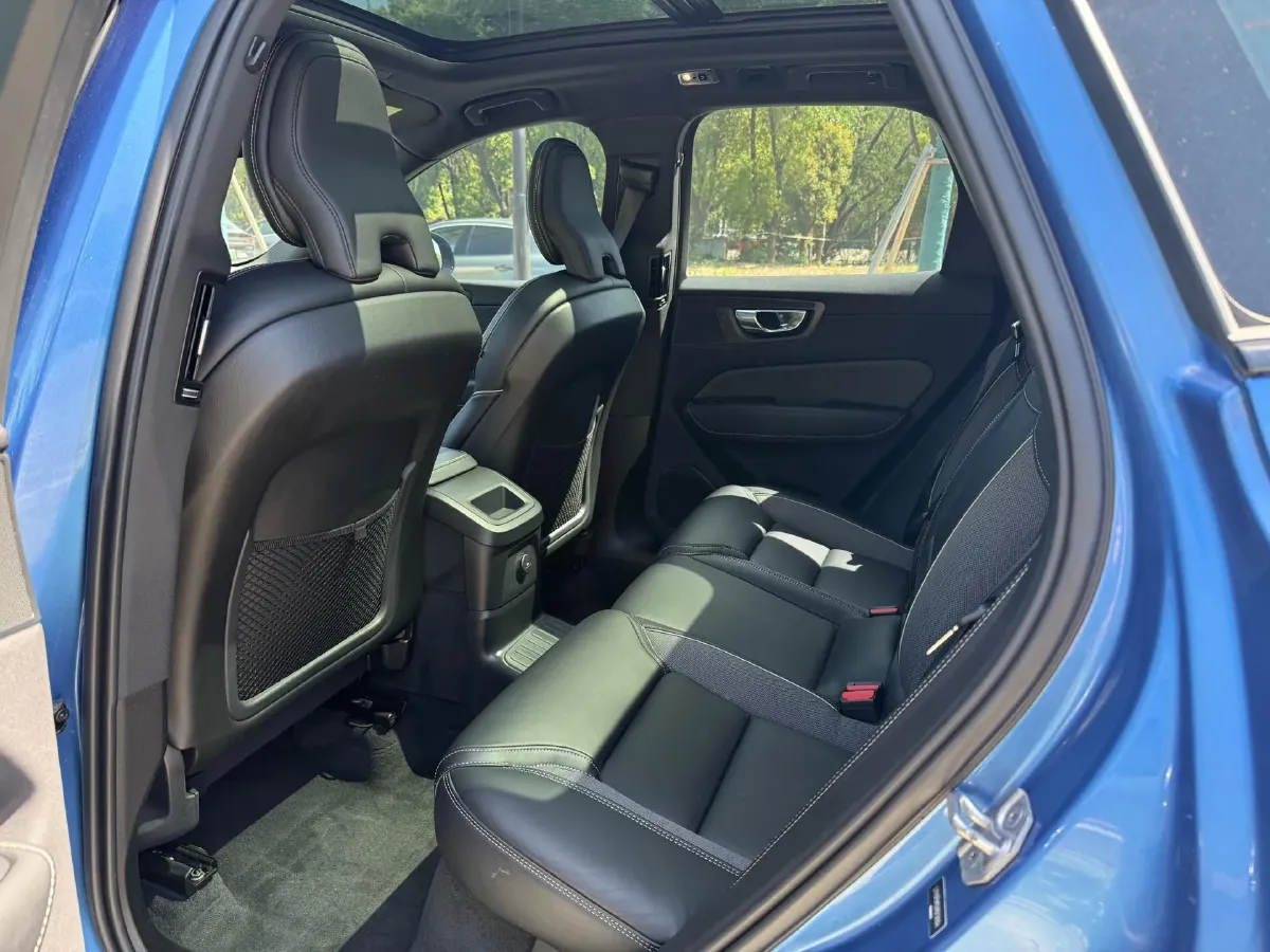 2021 Volvo XC60 PHEV 2.0T 303HP L4 8AT PHEV 11.6KWH,autocango,china used car exporter,china ev exporter,chinese used car exporter,chinese used ev exporter