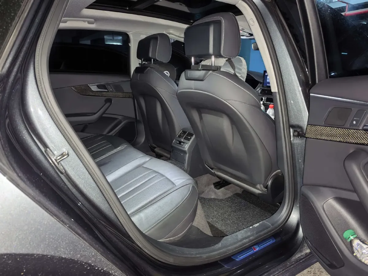 2023 Audi A4L 2.0T 190HP L4 7DCT,autocango,china used car exporter,china ev exporter,chinese used car exporter,chinese used ev exporter