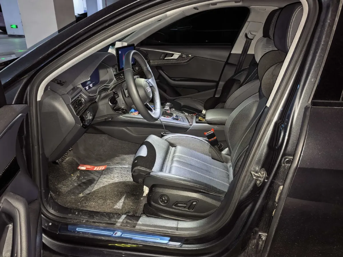 2023 Audi A4L 2.0T 190HP L4 7DCT,autocango,china used car exporter,china ev exporter,chinese used car exporter,chinese used ev exporter