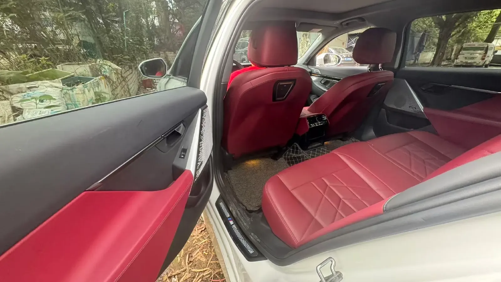 2024 BMW 5 Series 2.0T 190HP L4 8AT,autocango,china used car exporter,china ev exporter,chinese used car exporter,chinese used ev exporter