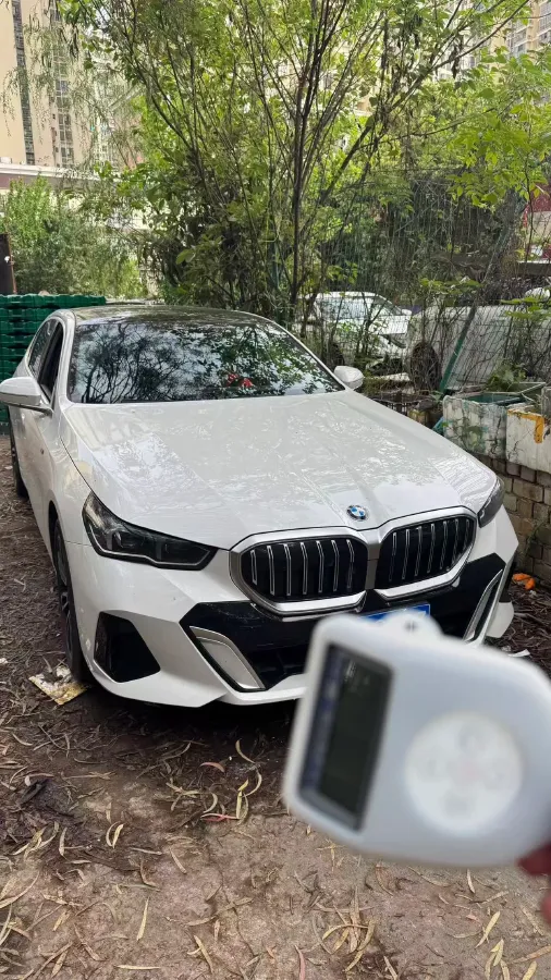 2024 BMW 5 Series 2.0T 190HP L4 8AT,autocango,china used car exporter,china ev exporter,chinese used car exporter,chinese used ev exporter